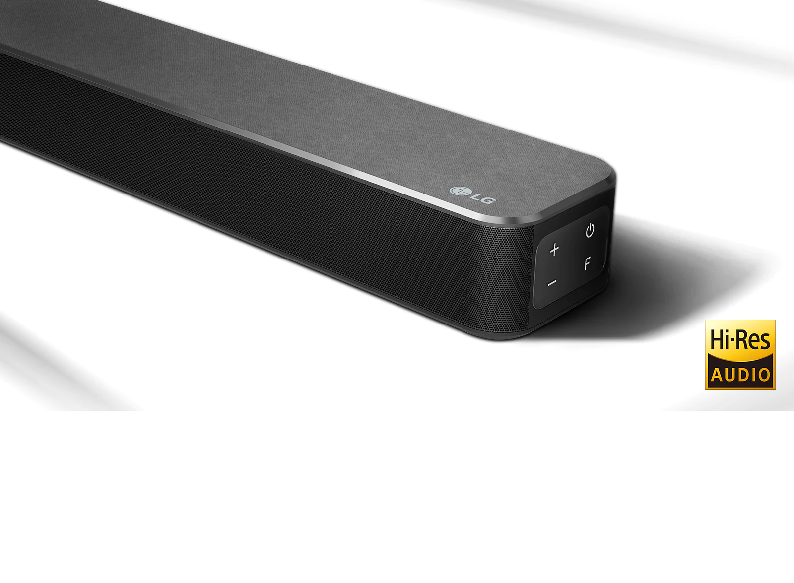 LG SN5Y крупный план — кнопки управления, логотип LG, сертификация Hi-Res Audio