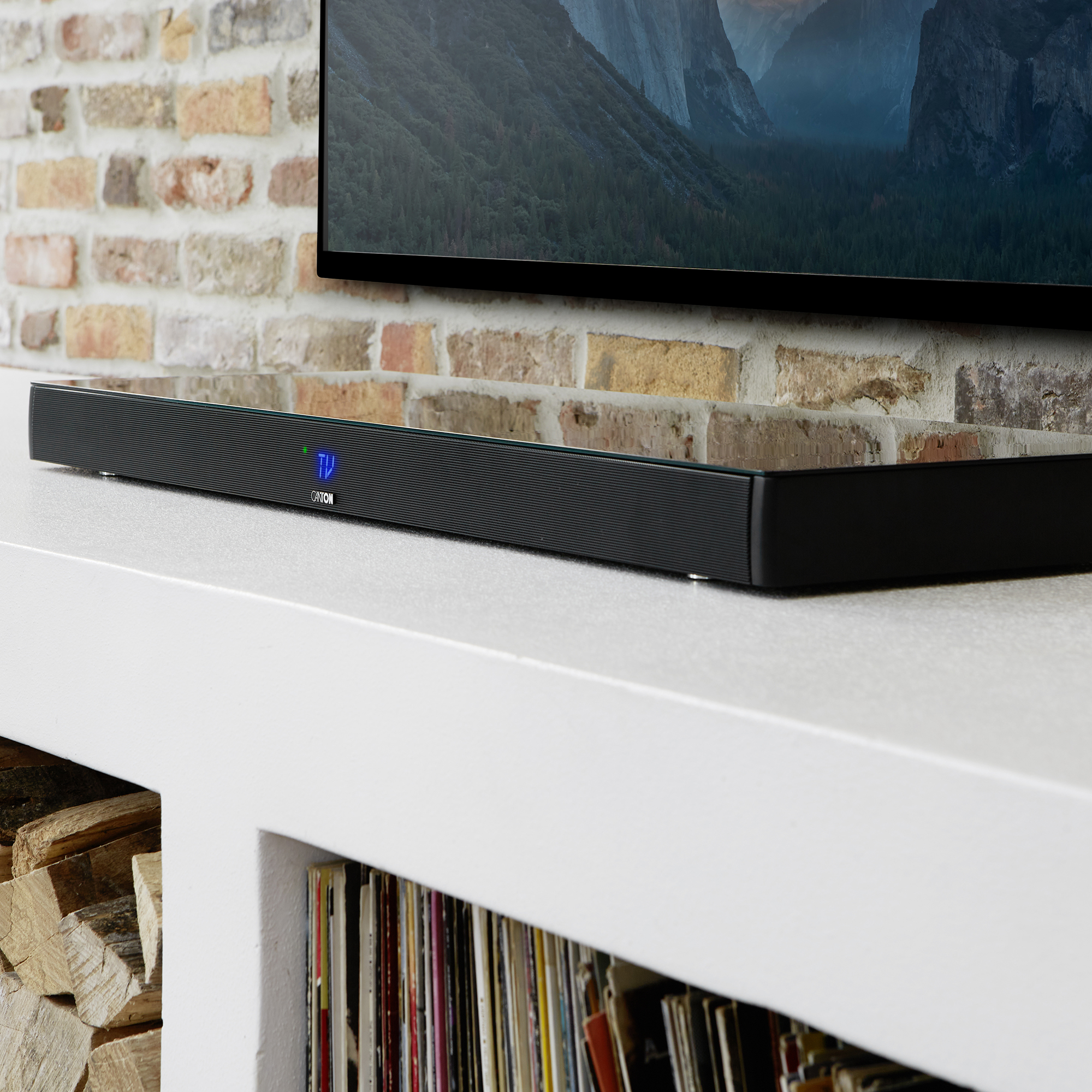 Canton Smart Sounddeck 100 крупный план — сенсорный дисплей, логотип Canton, тонкий профиль корпуса