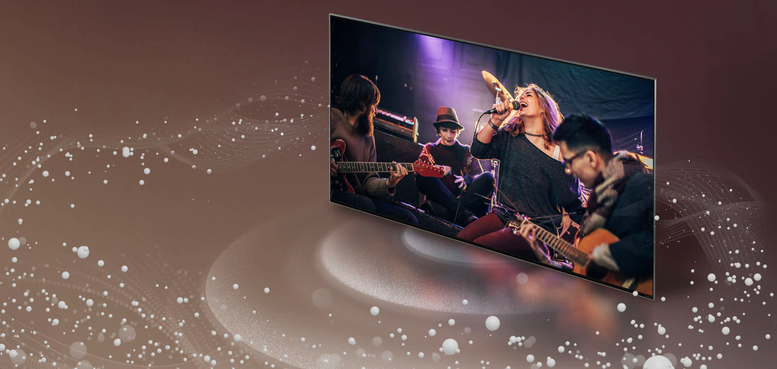 Телевизор LG&nbsp;TV, от экрана которого исходят звуковые пузыри и волны, заполняющие пространство.