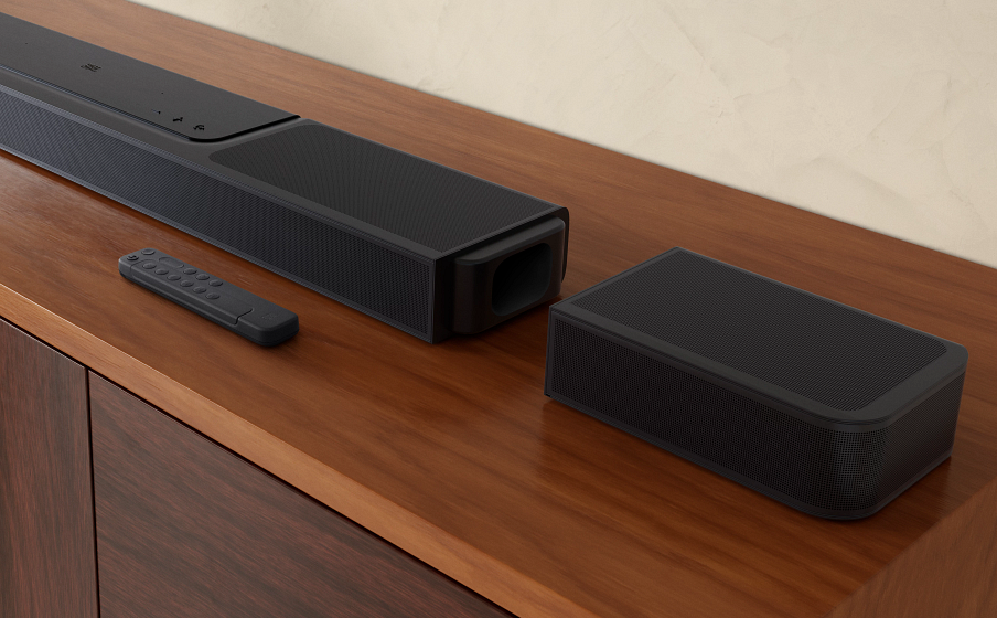 JBL Bar 1300 — основная панель, два съёмных тыловых модуля и пульт управления
